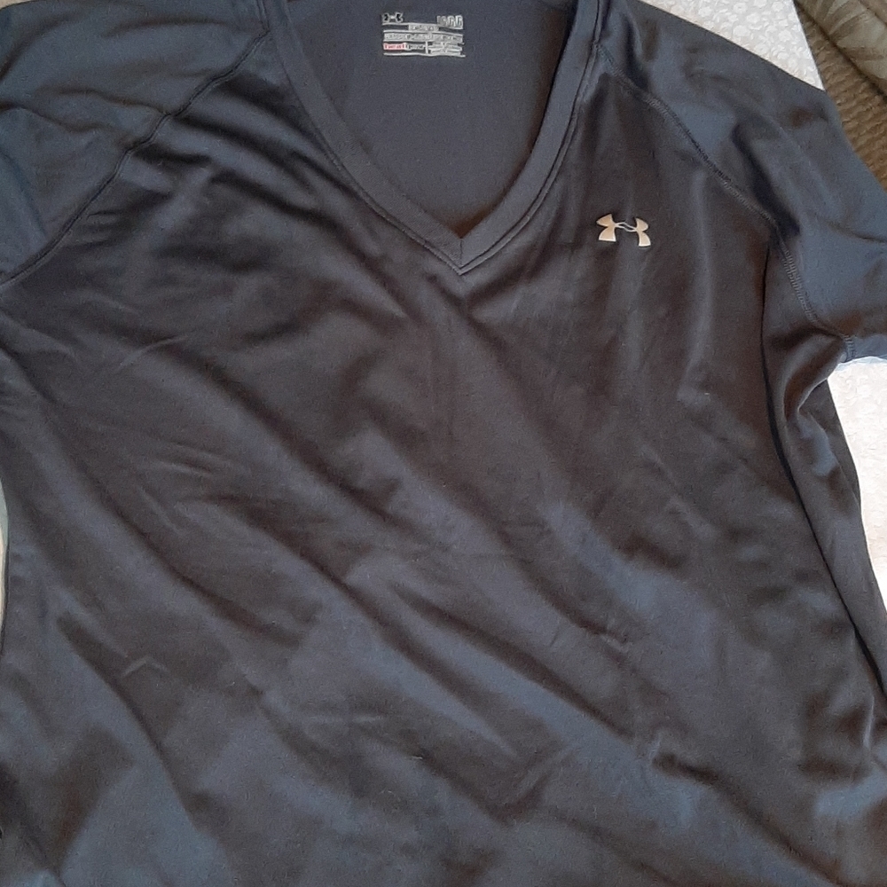 Under Armour semi fitted athletic top